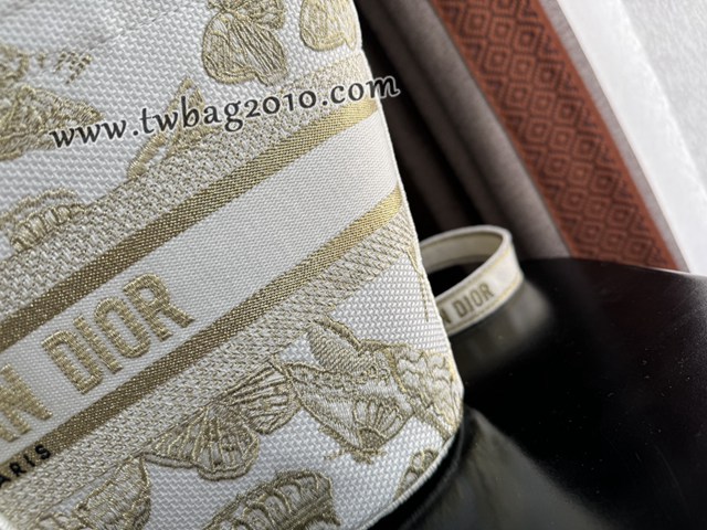 Dior专柜新款迪奥顶级原单圣诞菜篮子渐变刺绣手提女包 djfk1065